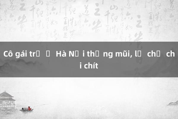 Cô gái trẻ ở Hà Nội thủng mũi， lộ chỉ chi chít