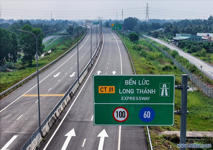 Ngày mai 24 Tết, thông xe hai đoạn cao tốc Bến Lức - Long Thành - Ảnh 1.